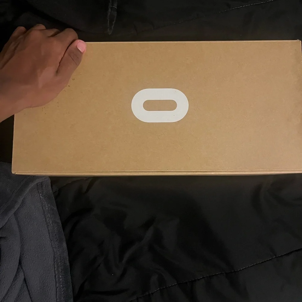 Oculus White VR Headset and Controllers